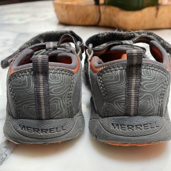 Dark gray with orange detail Toddler Merrell sandals - Picture 5 of 8